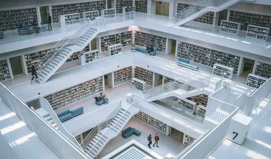 Bibliothek von oben fotografiert